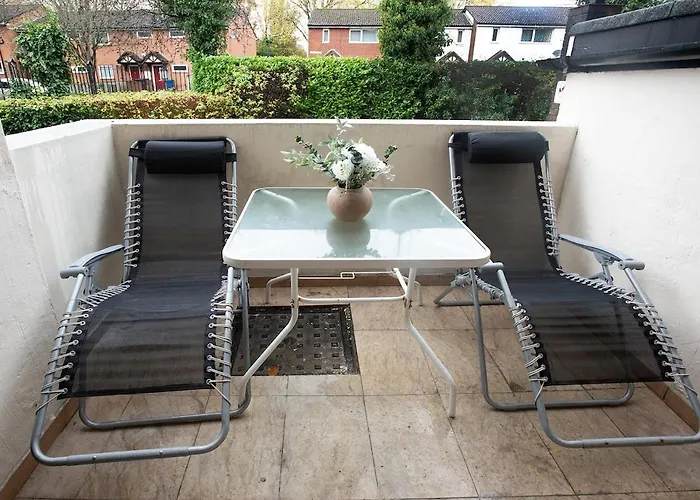 Stylish In Salford With Free Parking