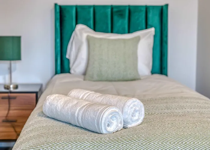 The Trafford Centre - City View - Close To Airport - Sleeps 6 Manchester