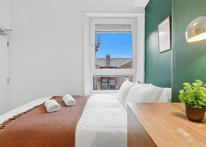 Spacious 4 Bedroom House With Pacman,darts, Netflix By Vista Short Lets Apartment *