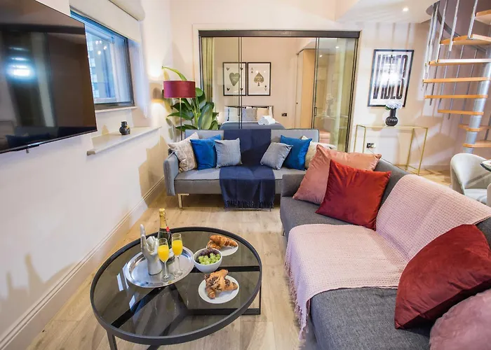 Spacious 3-bed Retreat - Modern & Super