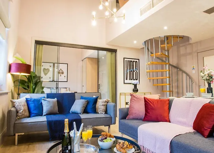 Spacious 3-bed Retreat - Modern & Super Appartement