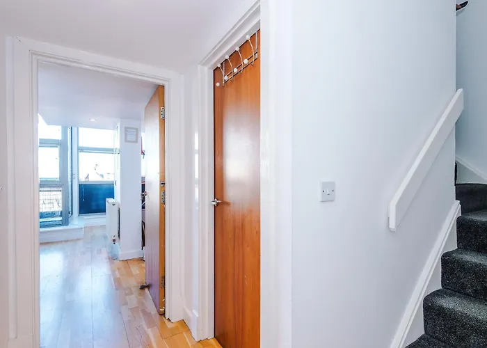 Modern 2br Flat For 4 Full Kitchen *