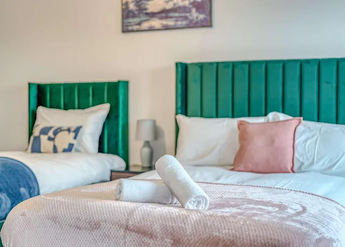 The Trafford Centre - City View - Close To Airport - Sleeps 6 *