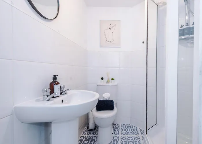 The Salford Luxe Apt - Chic & Modern 2-Bed Living - Business Or Work-Friendly Stay By Parydise Properties Manchester