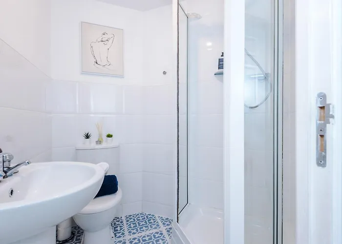 The Salford Luxe Apt - Chic & Modern 2-Bed Living - Business Or Work-Friendly Stay By Parydise Properties Manchester