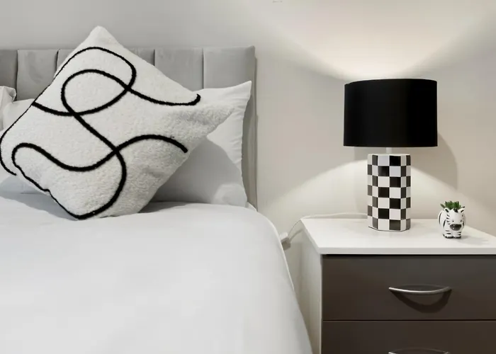 Lux 2bd, Free Parking & Wifi, Near Mcr Center And Media *