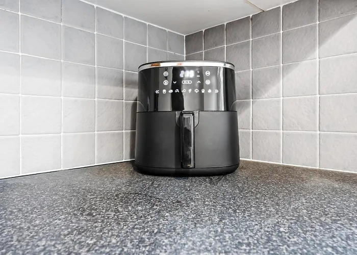 Comfortable 4 Bed - Free Parking & Fast Wifi