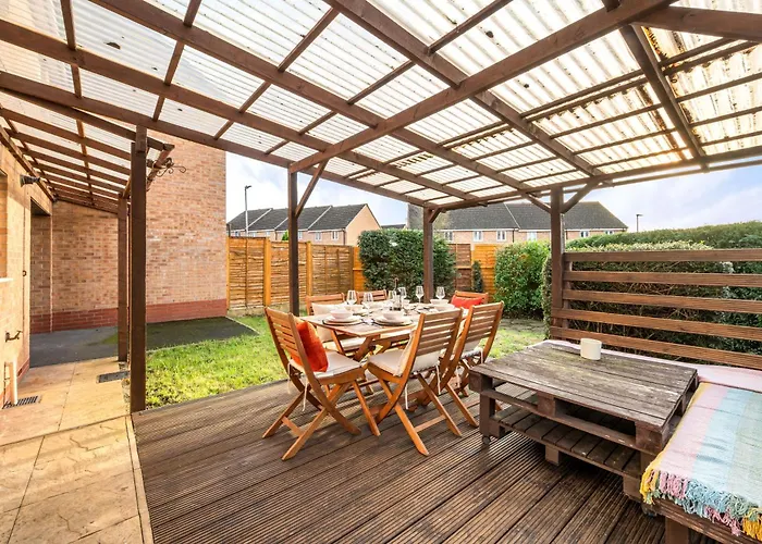 Apartment Spacious 3 Bed - Parking, Wi-fi & Garden Manchester