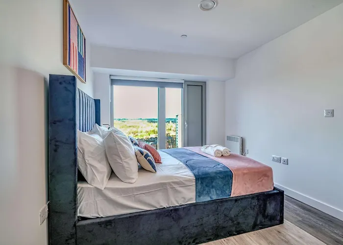 1-br Flat In Eccles - 1 Minute Walk To Train & Tram Station - Sleeps 3 Апартаменты Манчестер