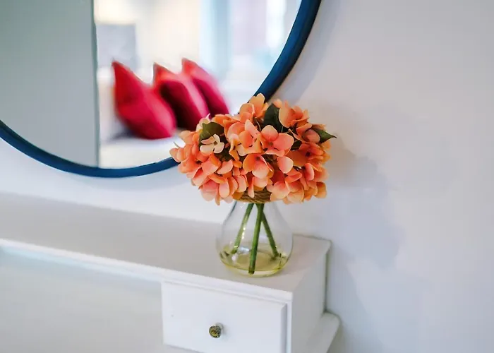 Apartman Stylish Home, Sleeps 7, Pool Table, Free Parking, Free Wi-fi, Full Kitchen, Perfect For Groups Manchester