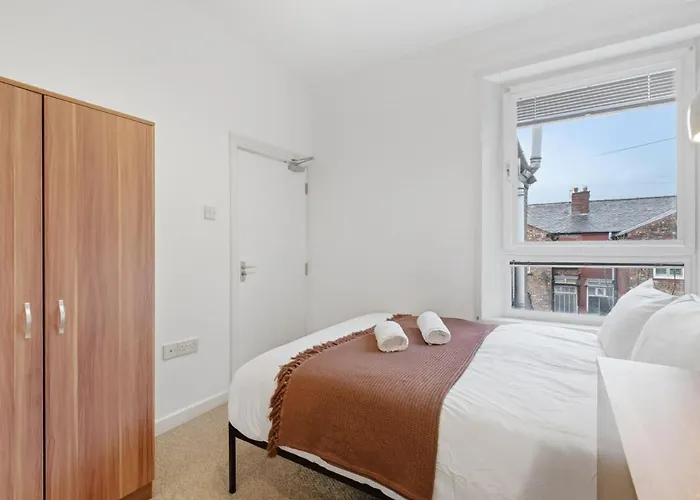 Spacious 4 Bedroom House With Pacman,darts, Netflix By Vista Short Lets