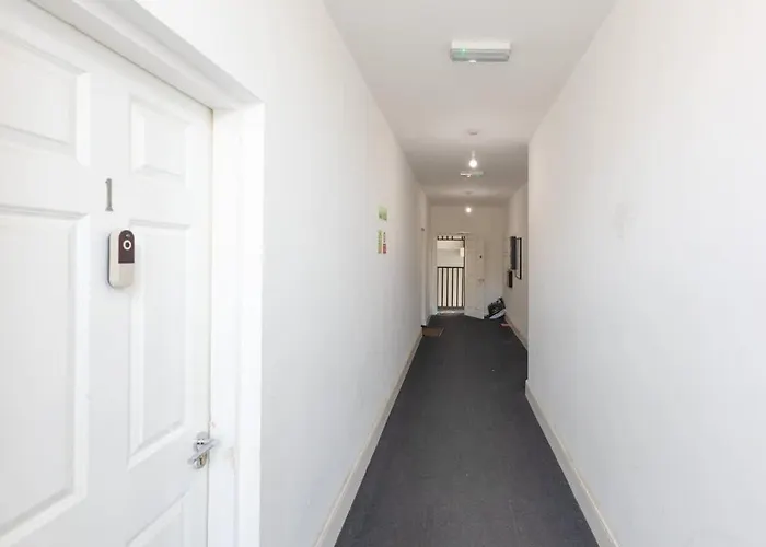 Charming 2-bed In M16 Lägenhet Manchester