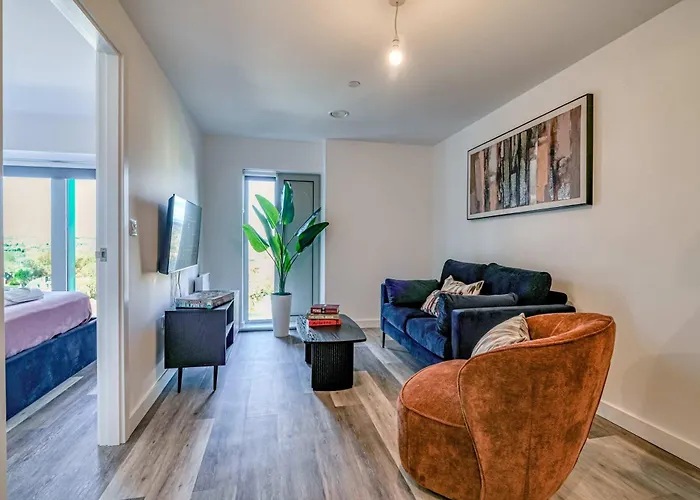 1-br Flat In Eccles - 1 Minute Walk To Train & Tram Station - Sleeps 3 * Манчестер