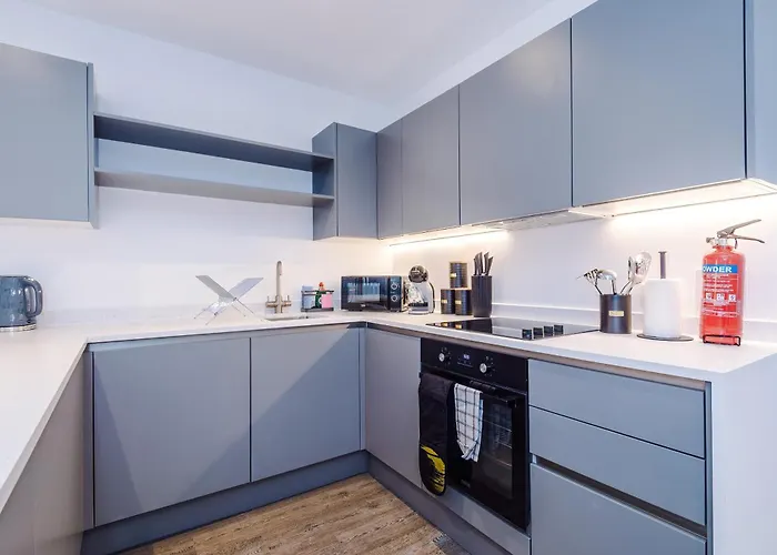 Stylish 1br Near Centre, Salford アパート *