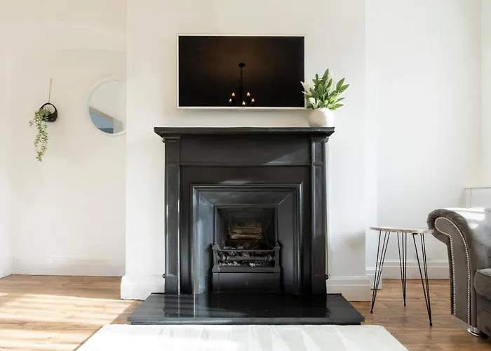 Free Parking, Large House For Contractors & Families, Sleeps 6, 15mins To Centre