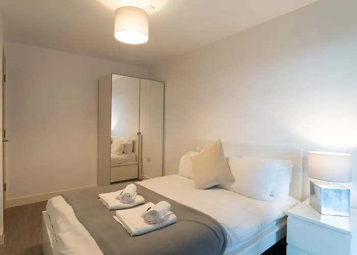 Bright 1 Bed In W Balcony