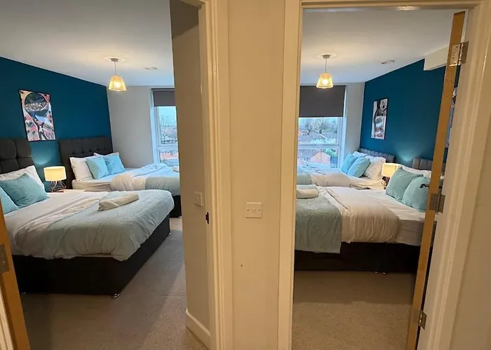 Luxury 5 Bed Centre Apartment *