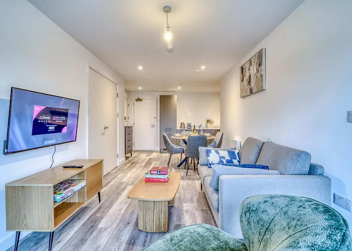 The Trafford Centre - City View - Close To Airport - Sleeps 6 *