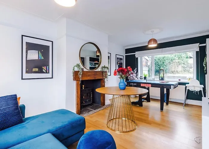 Stylish Home, Sleeps 7, Pool Table, Free Parking, Free Wi-fi, Full Kitchen, Perfect For Groups 公寓 曼彻斯特