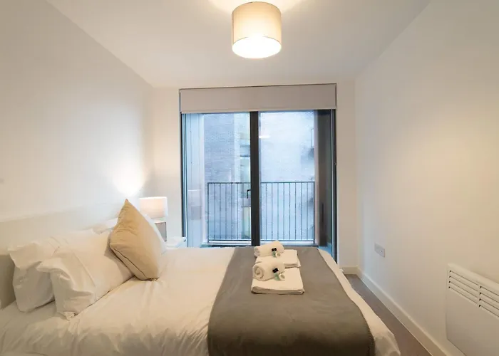 Bright 1 Bed In W Balcony