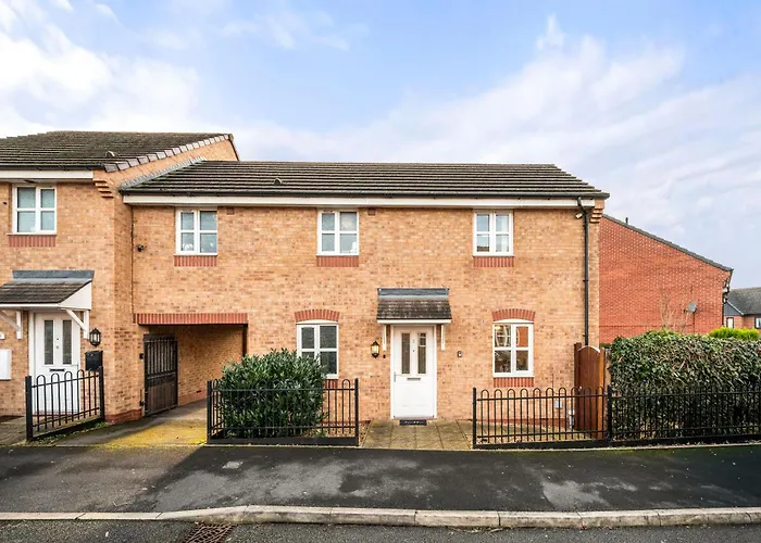 Spacious 3 Bed - Parking, Wi-fi & Garden