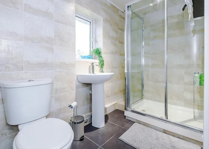 Appartamento Stylish Home, Sleeps 7, Pool Table, Free Parking, Free Wi-fi, Full Kitchen, Perfect For Groups *