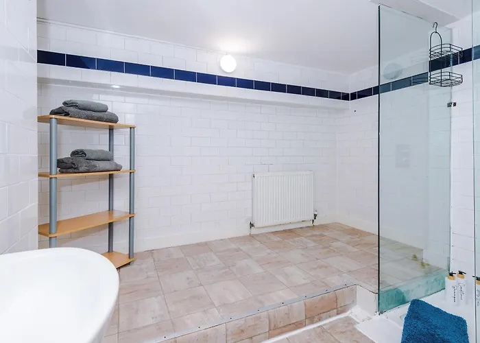 Modern 2br Flat For 4 Full Kitchen *