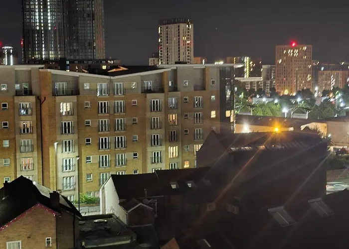 Mega12 Luxury Modern At Centre,2 Bath, 2 Toilets, 2 King Beds,-free Car Park *