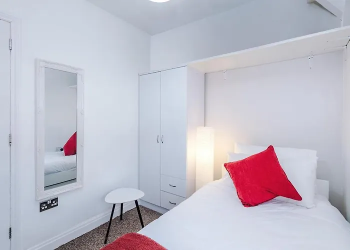 Appartamento Stylish Home, Sleeps 7, Pool Table, Free Parking, Free Wi-fi, Full Kitchen, Perfect For Groups Manchester