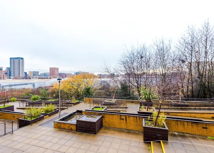 The Salford Luxe Apt - Chic & Modern 2-Bed Living - Business Or Work-Friendly Stay By Parydise Properties 맨체스터