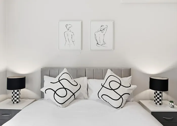 Lux 2bd, Free Parking & Wifi, Near Mcr Center And Media