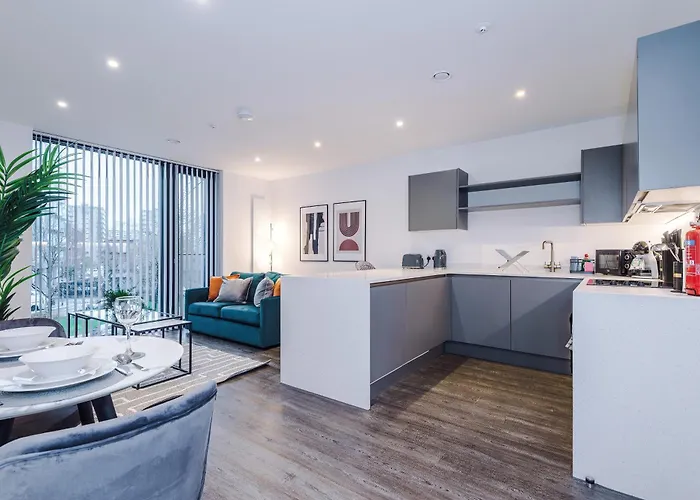 Stylish 1br Near Centre, Salford アパート