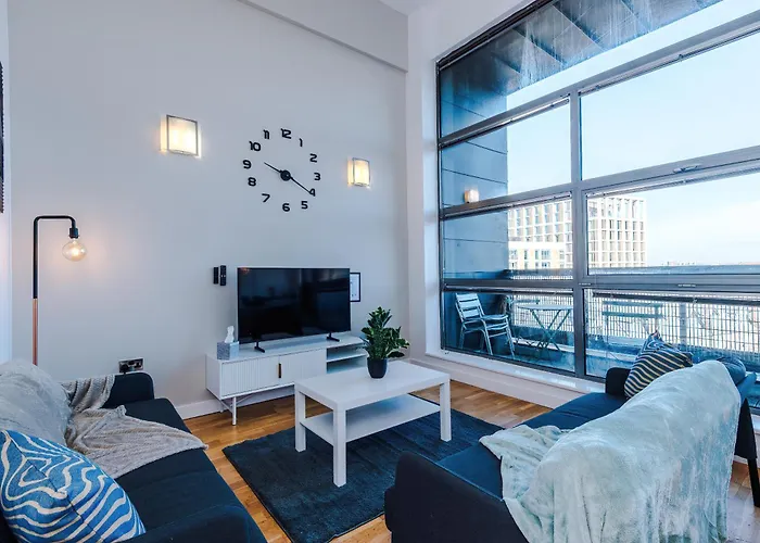 Modern 2br Flat For 4 Full Kitchen