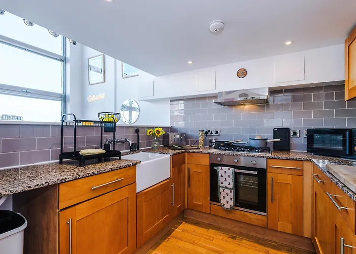 Modern 2br Flat For 4 Full Kitchen Apartment *