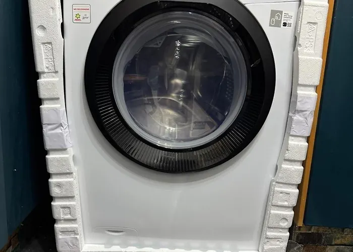 Daire Luxury 2-bed Apartment,office With Built-in Tv King Bed, Private Entrance And Free Parking