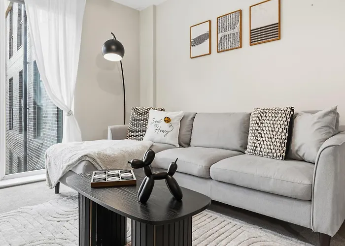 Lux 2bd, Free Parking & Wifi, Near Mcr Center And Media