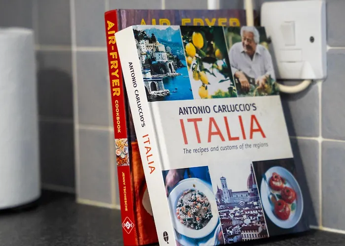 Comfortable 4 Bed - Free Parking & Fast Wifi *