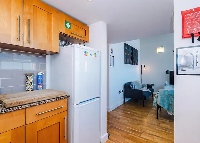 Modern 2br Flat For 4 Full Kitchen Apartment *