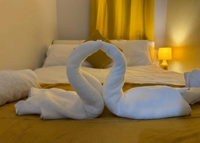 Luxury 2-bed Apartment,office With Built-in Tv King Bed, Private Entrance And Free Parking Appartement