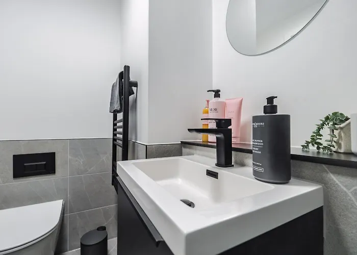 Apartament 2 Bedroom - Old Trafford - Balcony - Free Parking *