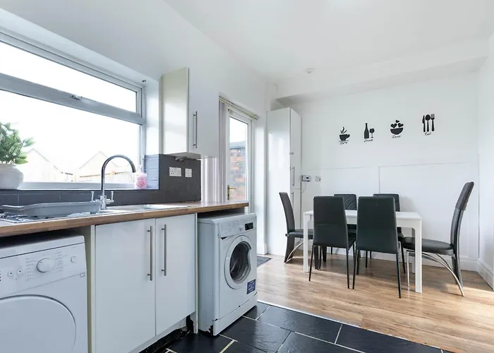 דירה Free Parking, Large House For Contractors & Families, Sleeps 6, 15mins To Centre *