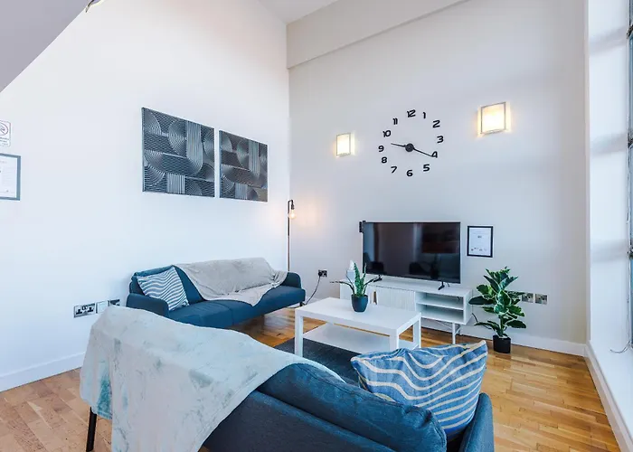 Modern 2br Flat For 4 Full Kitchen