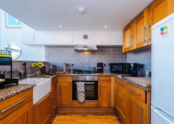 アパート Modern 2br Flat For 4 Full Kitchen *