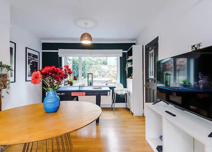 公寓 Stylish Home, Sleeps 7, Pool Table, Free Parking, Free Wi-fi, Full Kitchen, Perfect For Groups 曼彻斯特