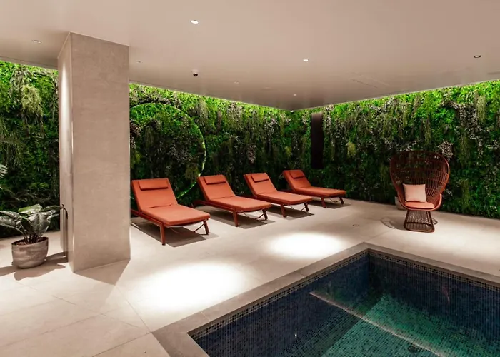 View With Pool Apartman Manchester