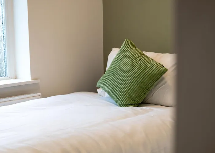 Comfortable 4 Bed - Free Parking & Fast Wifi Διαμέρισμα