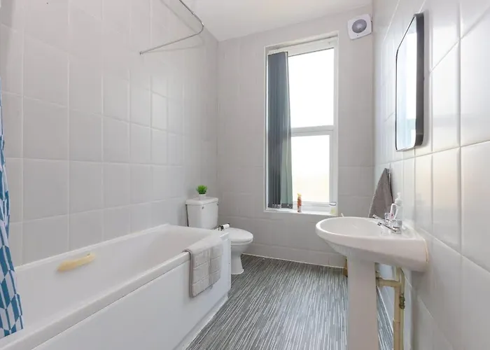 Charming 2-bed In M16 * 맨체스터