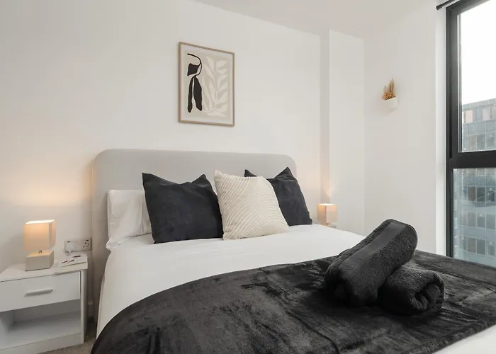 2 Bedroom - Old Trafford - Balcony - Free Parking Appartement *