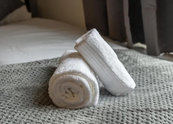 Comfortable 4 Bed - Free Parking & Fast Wifi