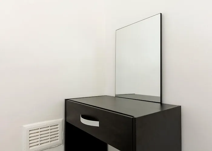 Free Parking, Large House For Contractors & Families, Sleeps 6, 15mins To Centre *